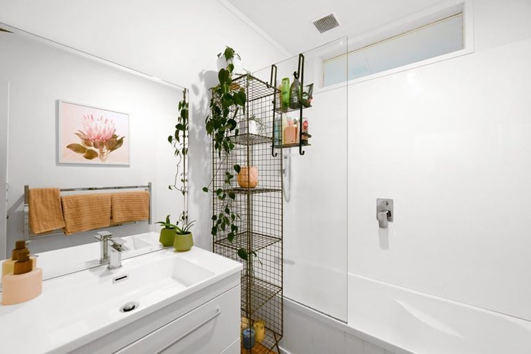 Photo of property in 24 Tudor Crescent, Chedworth, Hamilton, 3210