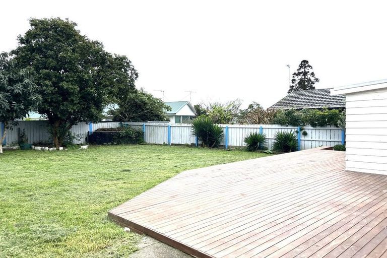 Photo of property in 7 Barrys Road, Glendene, Auckland, 0602