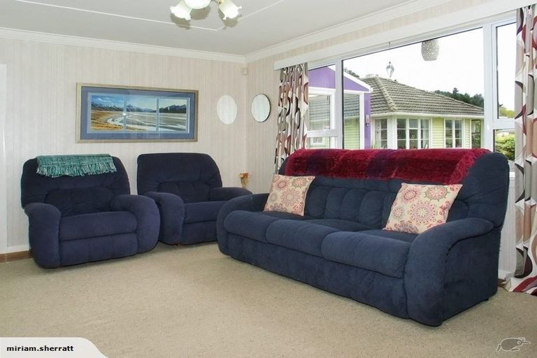 Photo of property in 4 Luckie Street, Tawa, Wellington, 5028