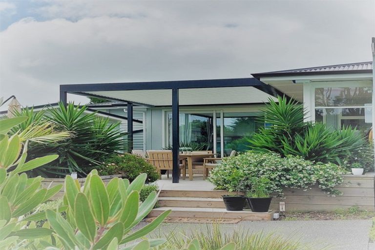 Photo of property in 27 Hona Street, Waikanae Beach, Waikanae, 5036