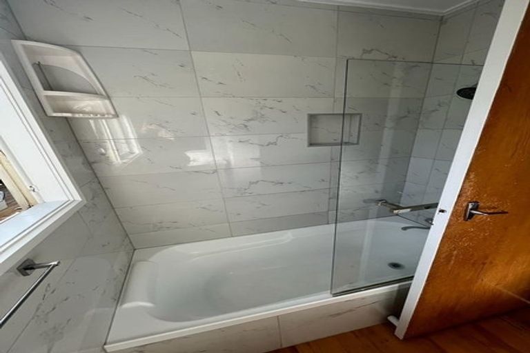 Photo of property in 9 Ellesmere Crescent, Pakuranga Heights, Auckland, 2010