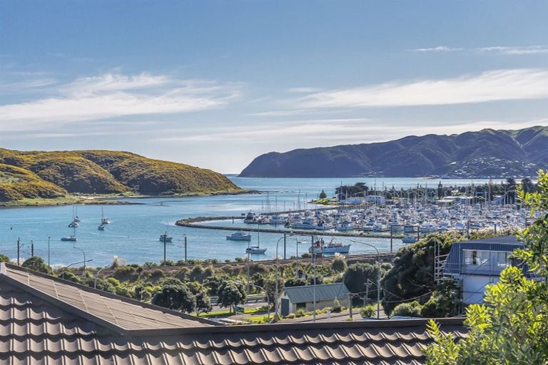 Photo of property in 4 Kiriwai Road, Paremata, Porirua, 5024