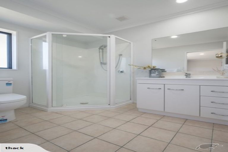 Photo of property in 3 Naul Place, East Tamaki Heights, Auckland, 2016