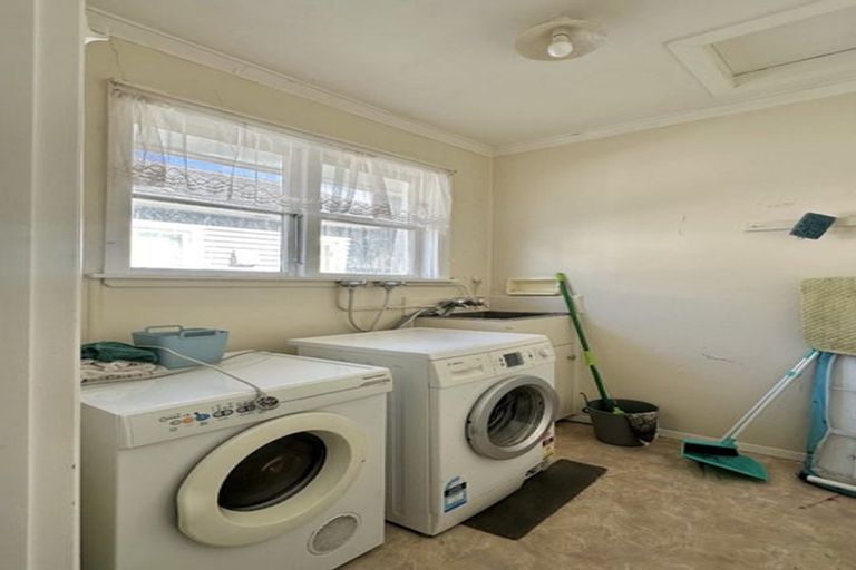 Photo of property in 42 Gibbons Street, Upper Hutt Central, Upper Hutt, 5018