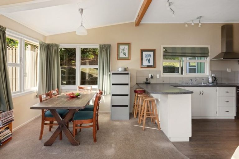 Photo of property in 27 Seaview Crescent, Picton, 7220