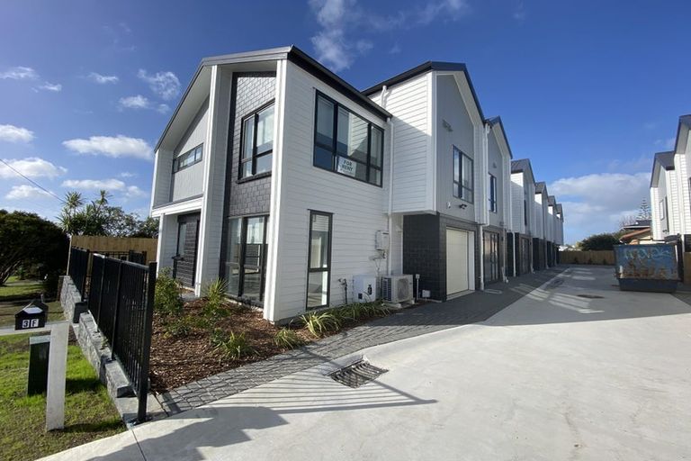 Photo of property in 3b Westall Road, New Lynn, Auckland, 0600