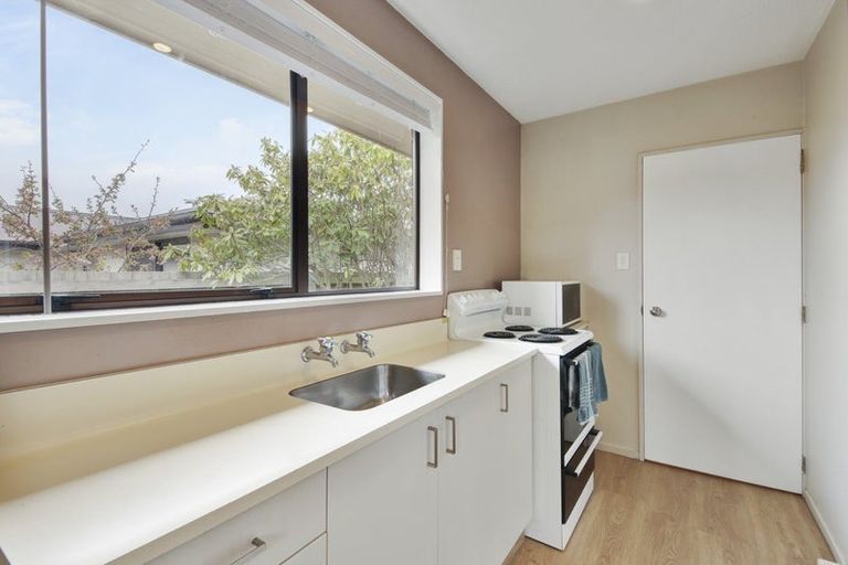 Photo of property in 2/21 Dunedin Street, Redwood, Christchurch, 8051