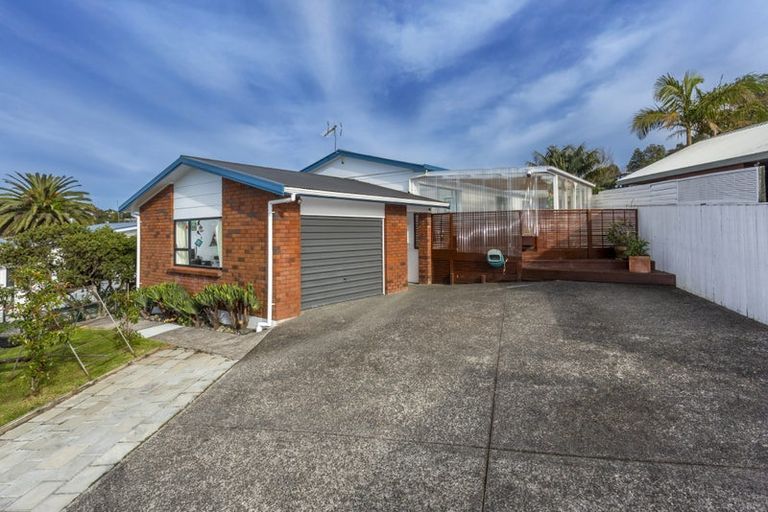 Photo of property in 1/10 Corric Hill, Torbay, Auckland, 0630