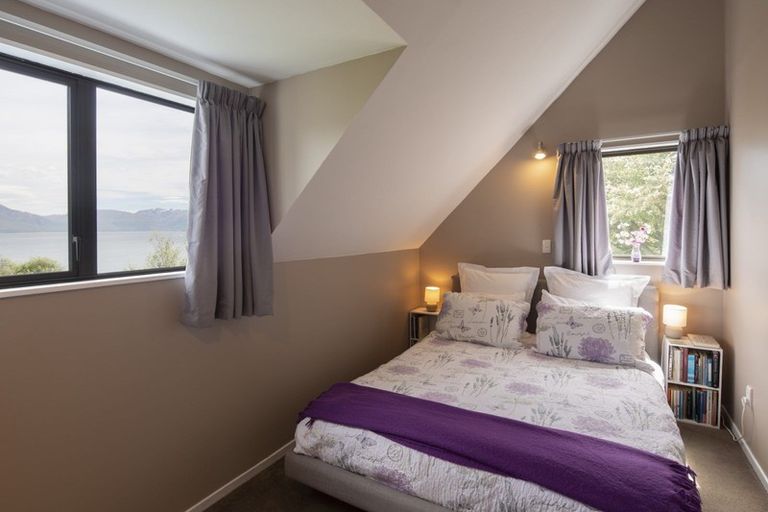 Photo of property in 78 Cedar Drive, Kelvin Heights, Queenstown, 9300