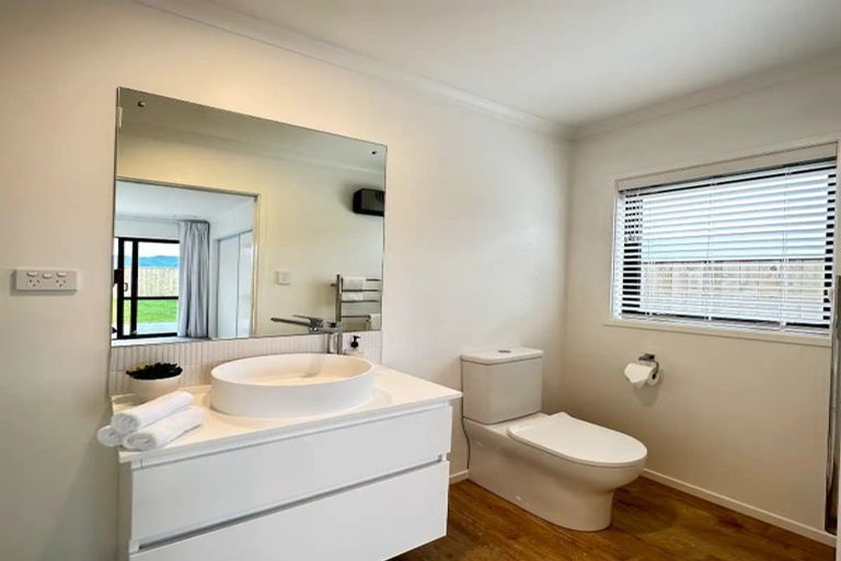 Photo of property in 8 Barn Road, Jacks Point, 9371