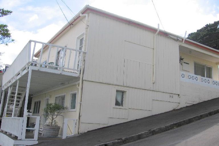 Photo of property in 32 Scarborough Terrace, Mount Victoria, Wellington, 6011