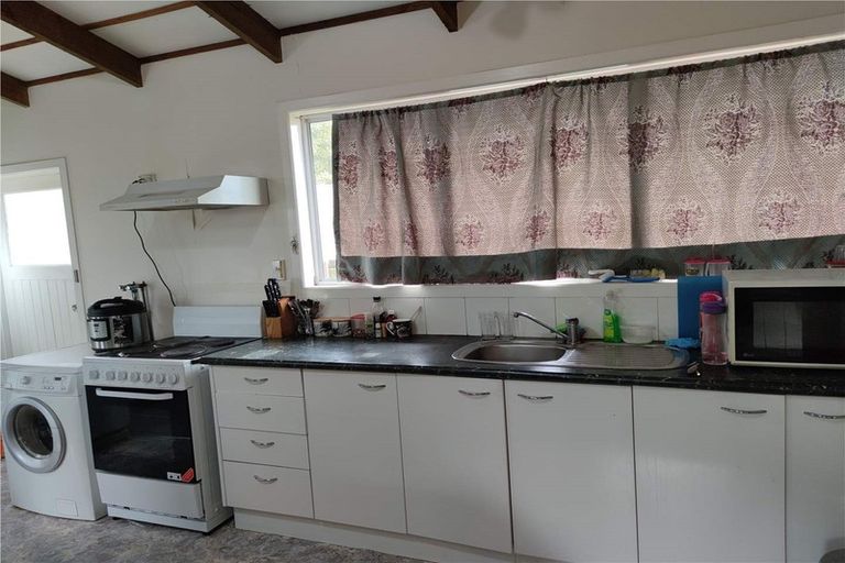 Photo of property in 40 Eyre Street, Henderson, Auckland, 0612