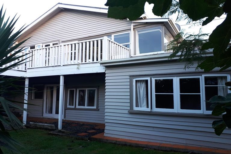 Photo of property in 76 Wade River Road, Stanmore Bay, Whangaparaoa, 0932