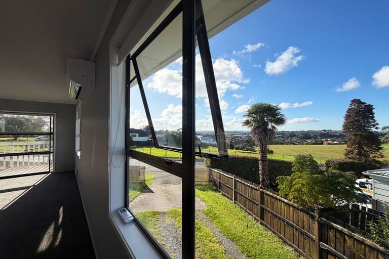 Photo of property in 28 Beauchamp Drive, Massey, Auckland, 0614