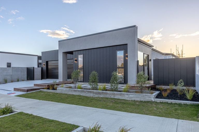 Photo of property in 32 Memorial Drive, Hokowhitu, Palmerston North, 4410