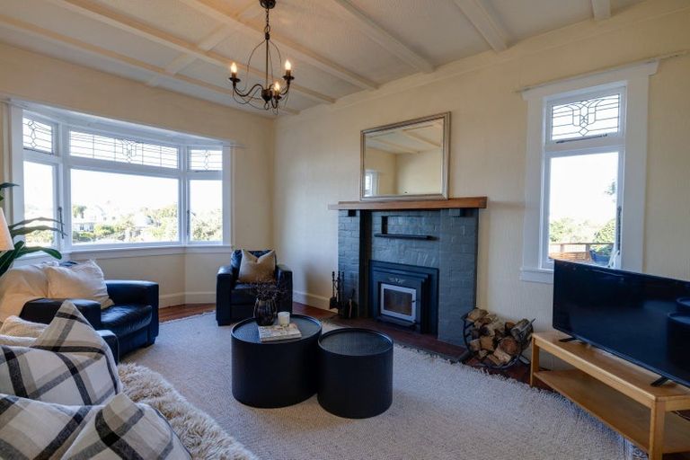 Photo of property in 4 Harvey Road, Bluff Hill, Napier, 4110