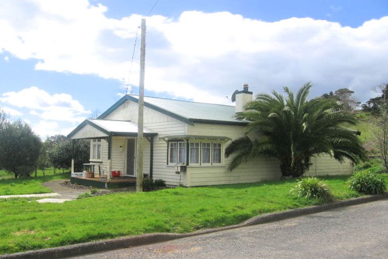 Photo of property in 1 Hill Street, Hikurangi, 0114
