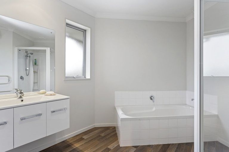 Photo of property in 5 Haydon Place, Amberley, 7410