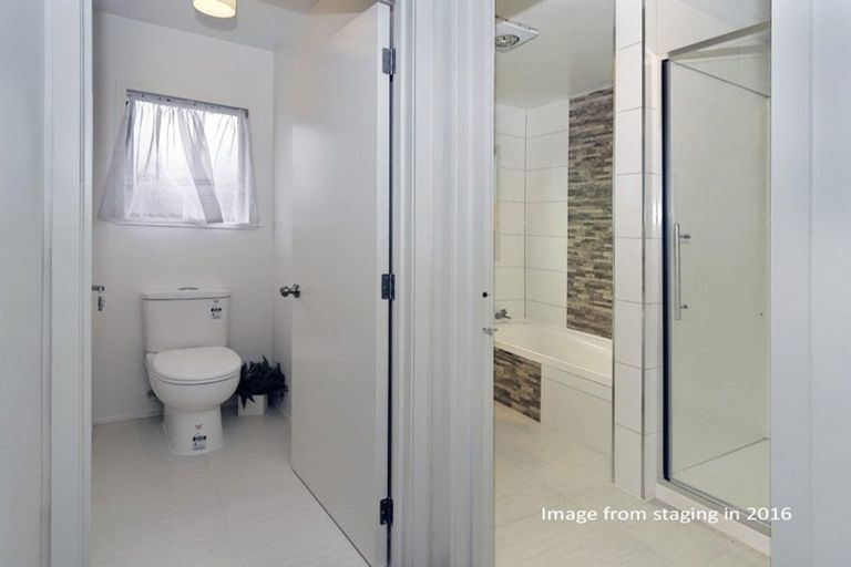 Photo of property in 2/14 Kelkirk Street, Kelston, Auckland, 0602