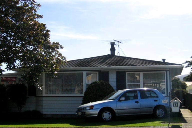 Photo of property in 11 Tanekaha Street, Stokes Valley, Lower Hutt, 5019