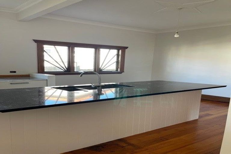 Photo of property in 16 Kensington Avenue, Petone, Lower Hutt, 5012