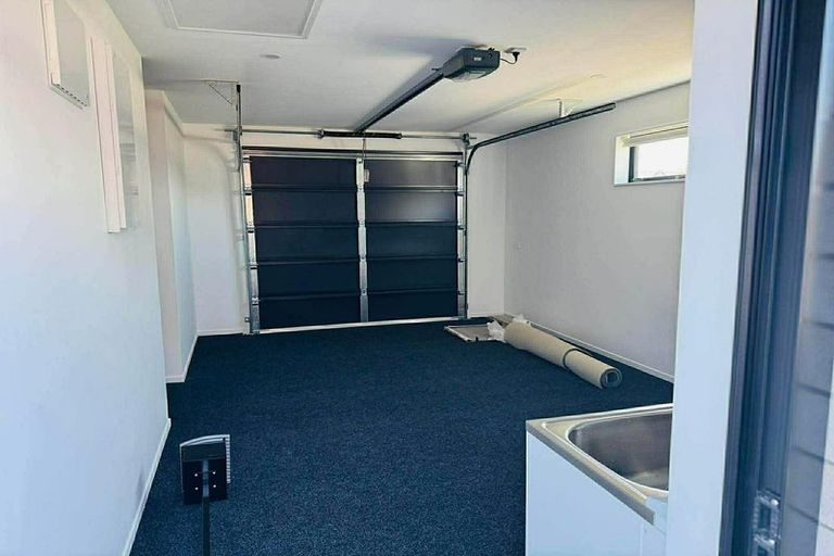 Photo of property in 17 Akoranga Place, Hornby, Christchurch, 8042