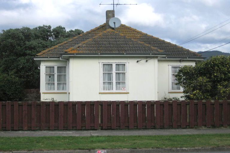 Photo of property in 12 Reynolds Street, Taita, Lower Hutt, 5011