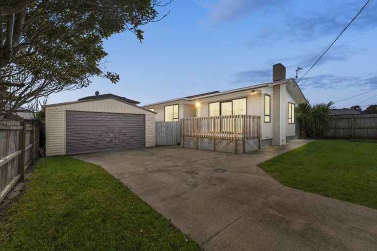 Photo of property in 16 Rewarewa Road, Te Atatu Peninsula, Auckland, 0610
