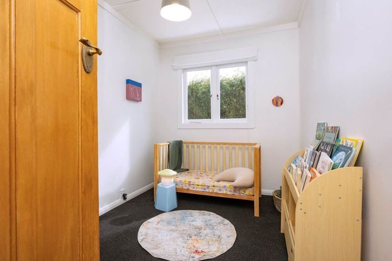 Photo of property in 1/49 Konini Road, Titirangi, Auckland, 0604