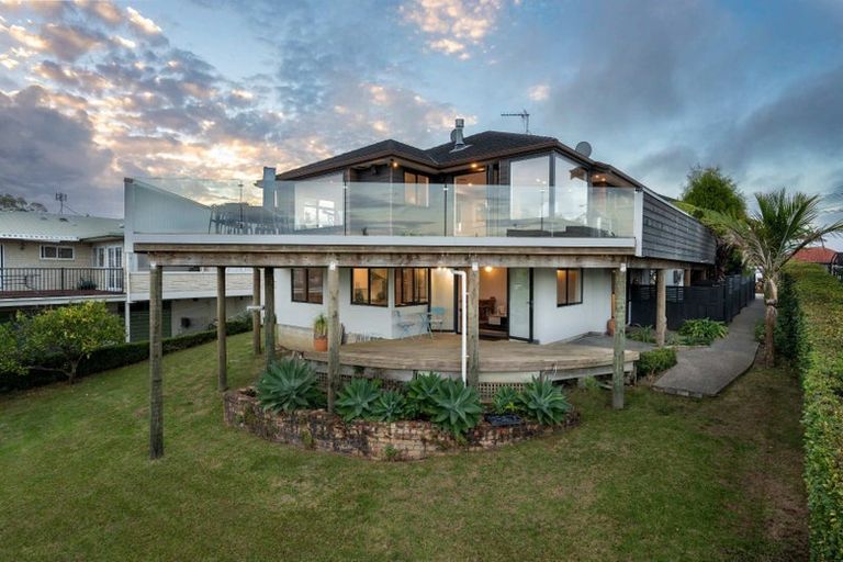 Photo of property in 36 Knights Road, Rothesay Bay, Auckland, 0630