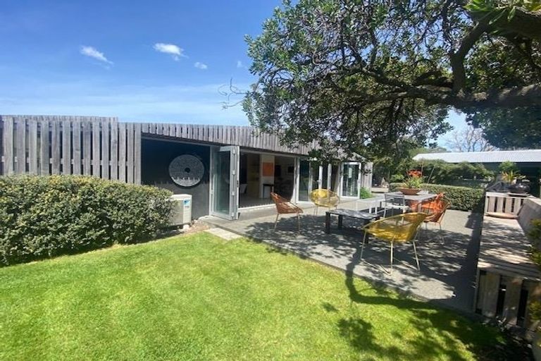 Photo of property in 18 Wellwood Terrace, Te Awanga, 4102