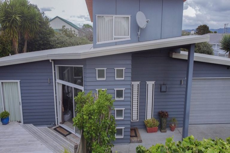 Photo of property in 13a Graham Avenue, Te Atatu Peninsula, Auckland, 0610