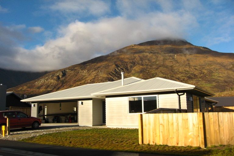 Photo of property in 2 Mcivor Lane, Lake Hayes, Queenstown, 9304