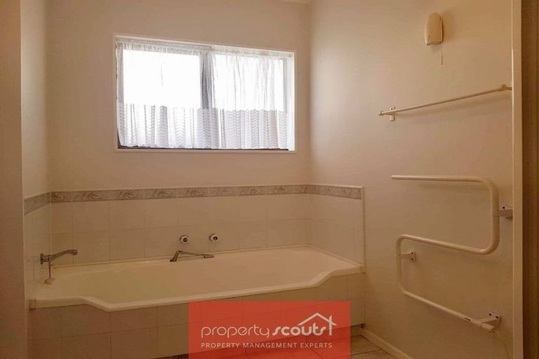 Photo of property in 48 Truby King Street, Merrilands, New Plymouth, 4312