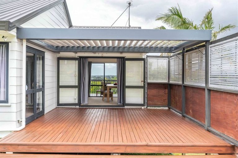 Photo of property in 16 Amery Place, West Harbour, Auckland, 0618