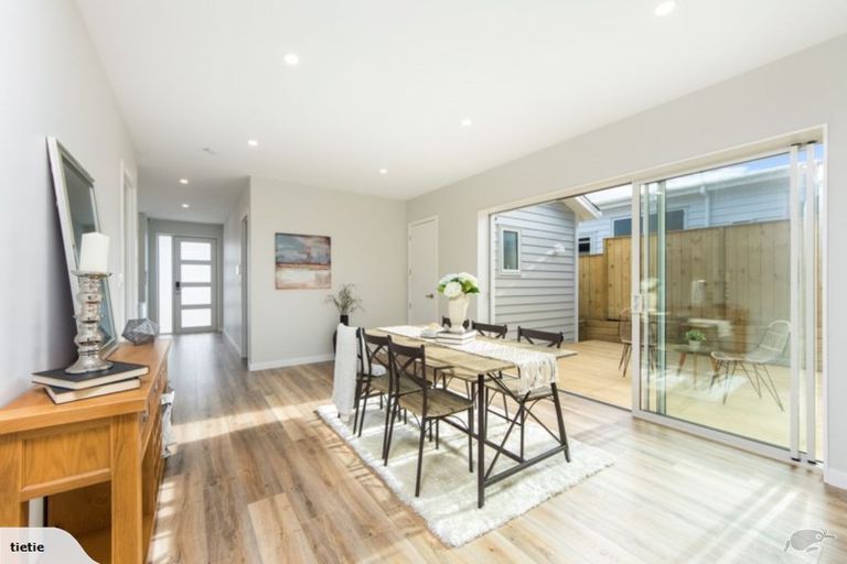 Photo of property in 10 Barrique Road, Kumeu, 0810