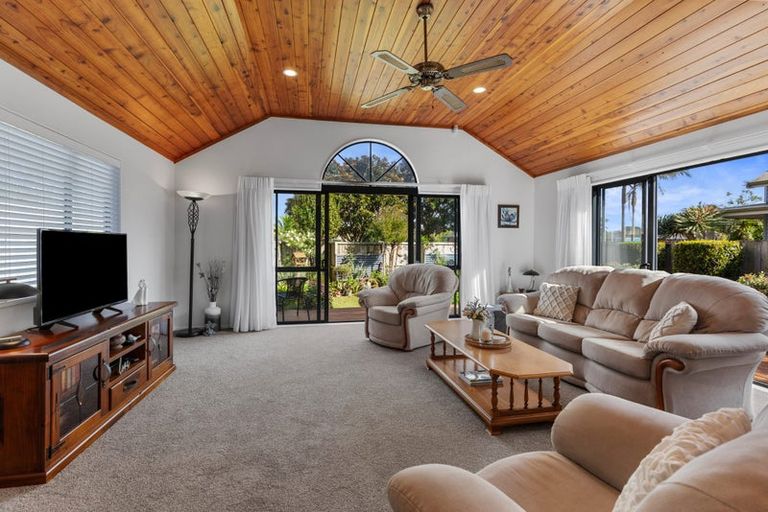 Photo of property in 28 Webb Place, Papamoa Beach, Papamoa, 3118