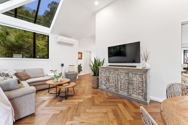 Photo of property in 10 Zita Avenue, Matakatia, Whangaparaoa, 0930