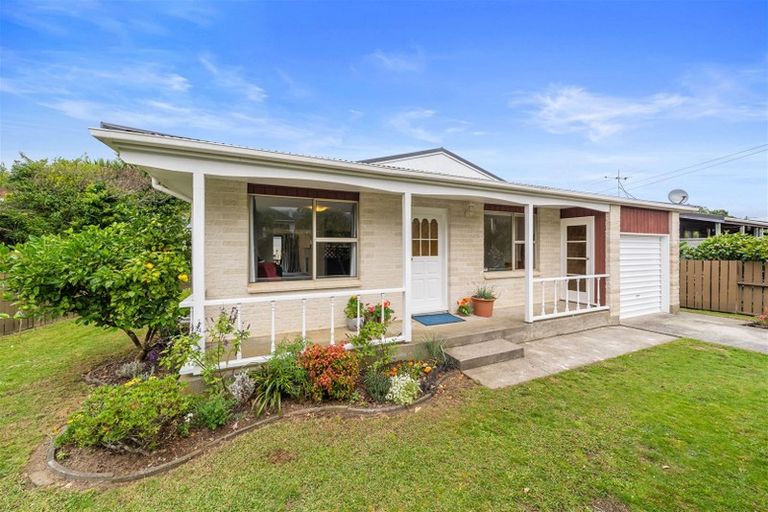 Photo of property in 26 Coates Street, Tawa, Wellington, 5028