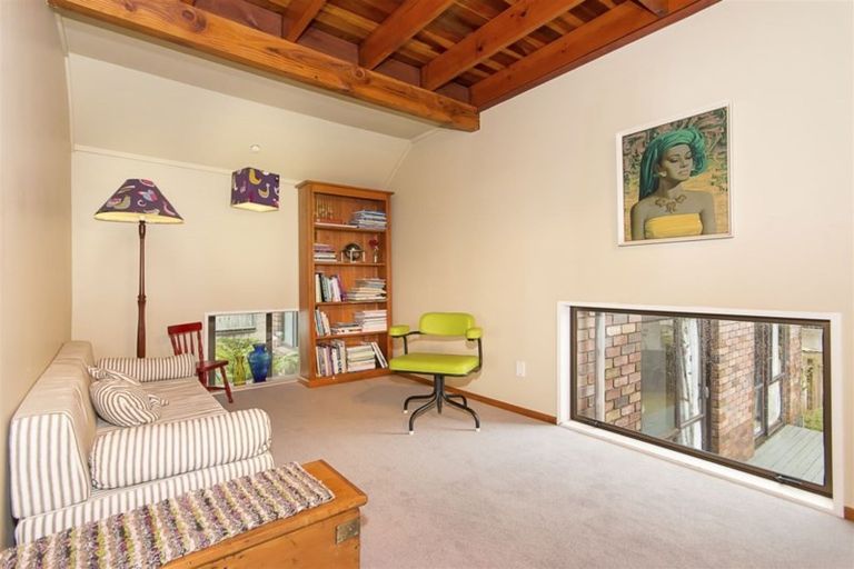 Photo of property in 6 Dunolly Place, Pukekohe, 2120