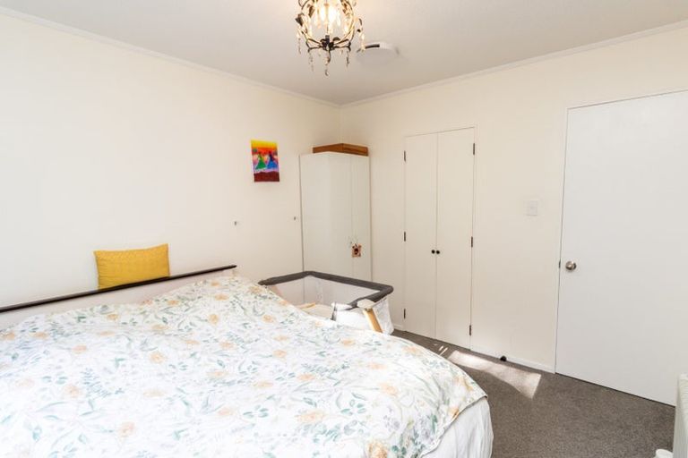 Photo of property in 6 Sasanqua Way, Crofton Downs, Wellington, 6035