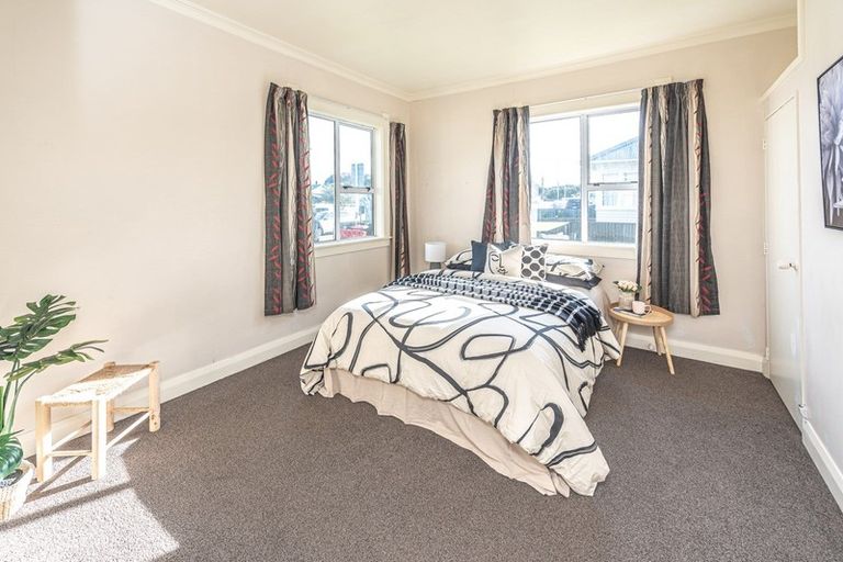 Photo of property in 184 Cornfoot Street, Castlecliff, Whanganui, 4501