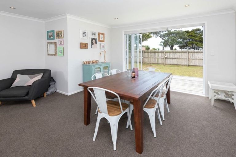 Photo of property in 47 Paparoa Road, Cockle Bay, Auckland, 2014