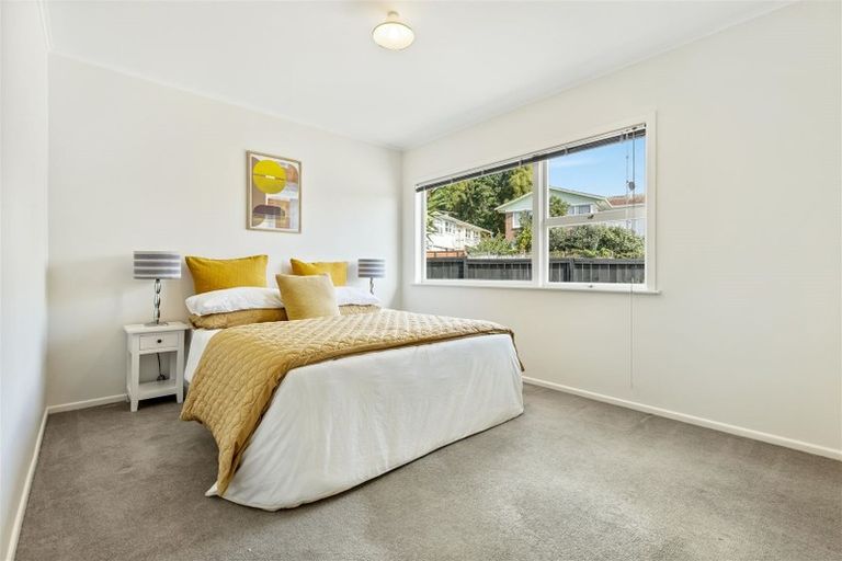 Photo of property in 2 Talavera Place, Te Atatu South, Auckland, 0602