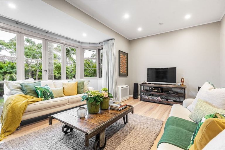 Photo of property in 58 Old Lake Road, Narrow Neck, Auckland, 0624