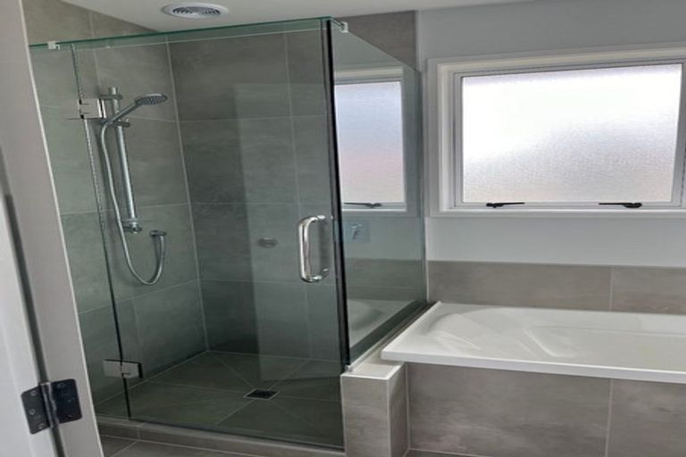 Photo of property in 2/75 Tramway Road, Beach Haven, Auckland, 0626