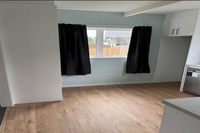 Photo of property in 1/75 Tramway Road, Beach Haven, Auckland, 0626