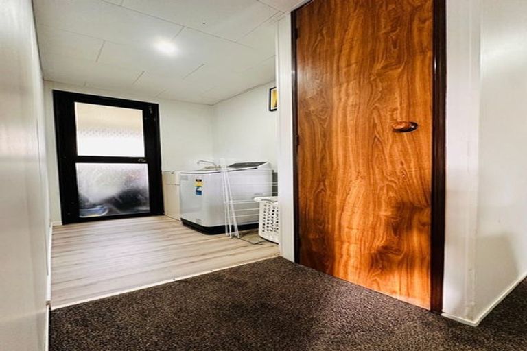 Photo of property in 1 Mcmanaway Grove, Stokes Valley, Lower Hutt, 5019