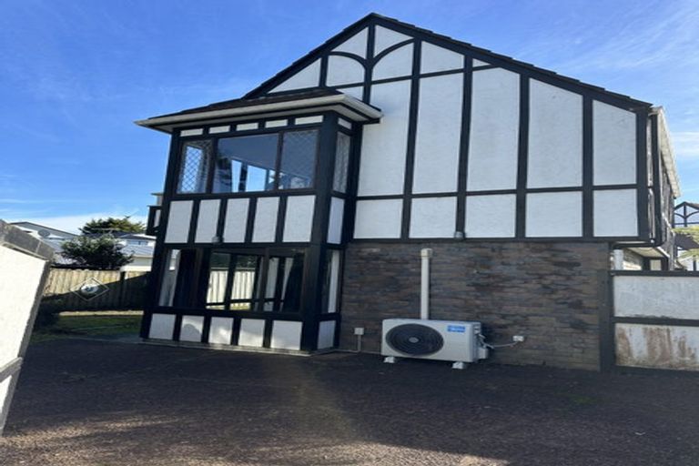 Photo of property in 3/15 Swanson Road, Henderson, Auckland, 0610