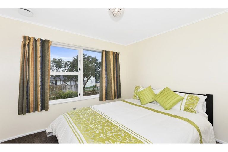 Photo of property in 22 Manapouri Place, Pakuranga Heights, Auckland, 2010